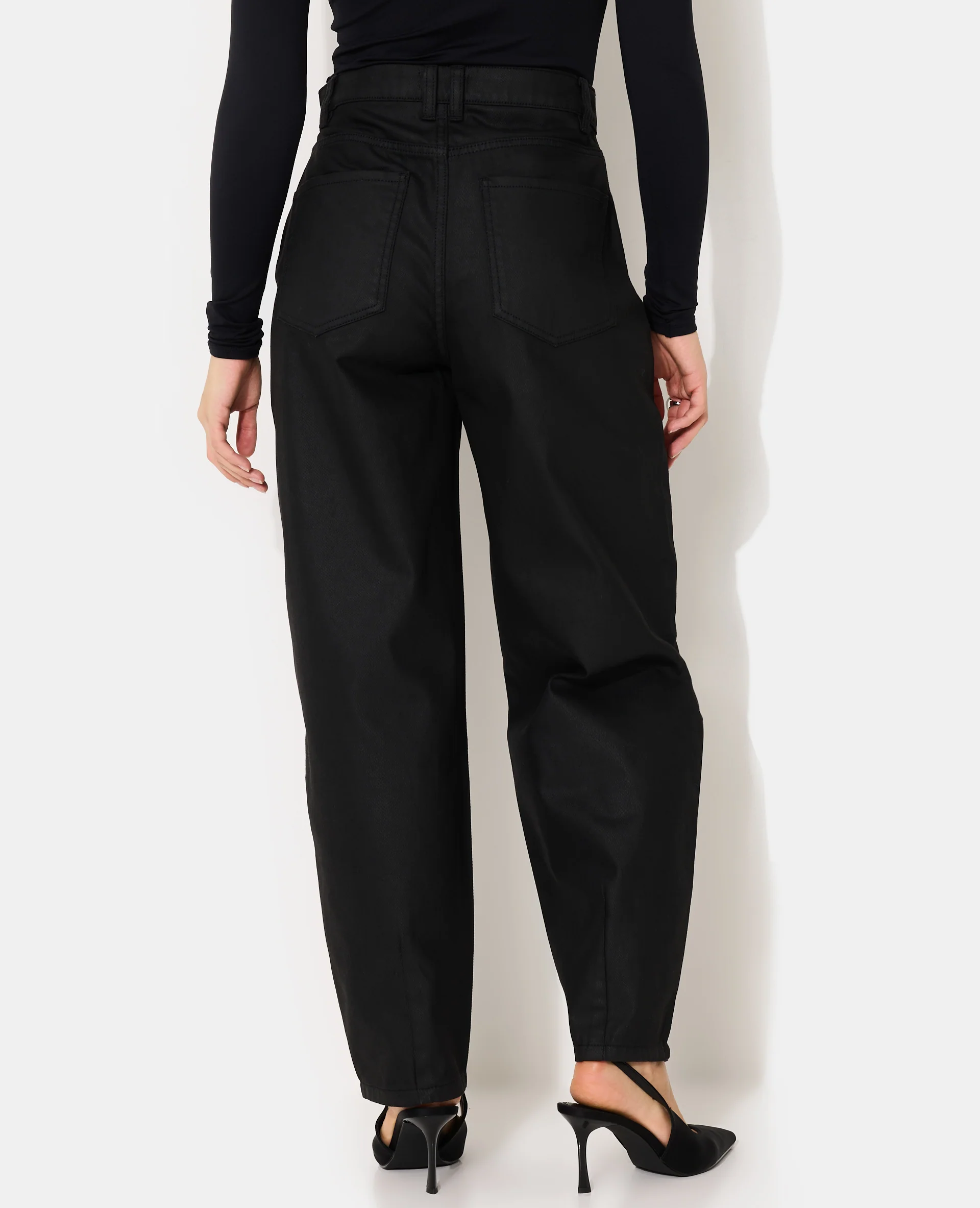 Jean barrel enduit taille haute - Image 6