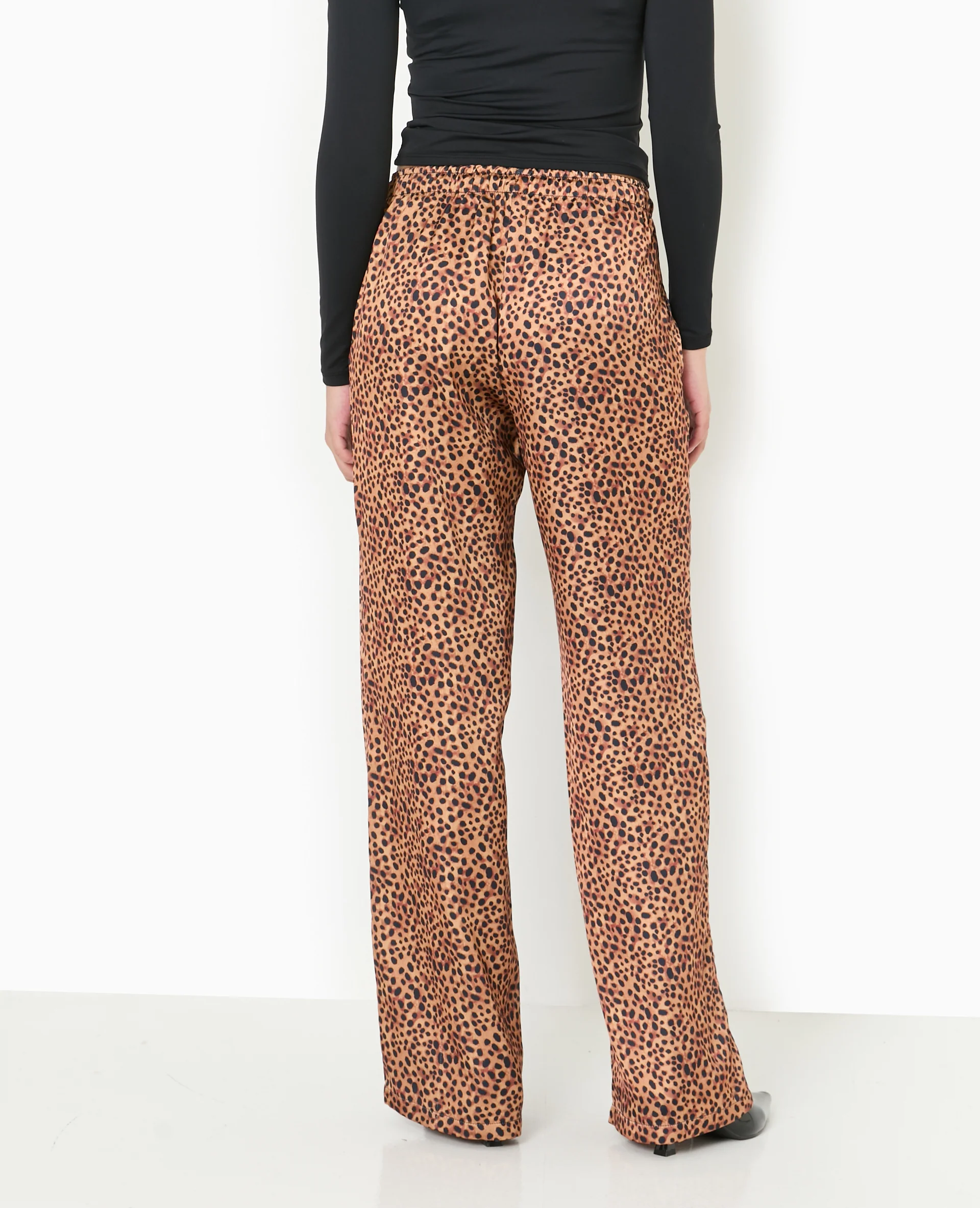 Pantalon large en tissu satiné motif léopard - Image 6