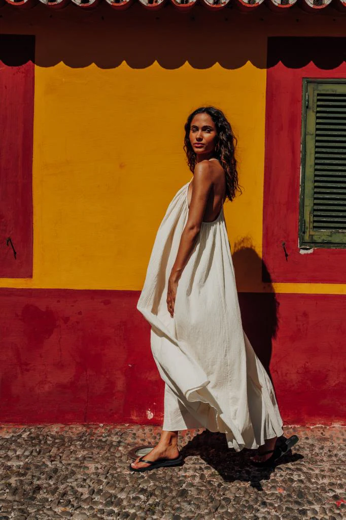 Robe longue et ample avec fines bretelles