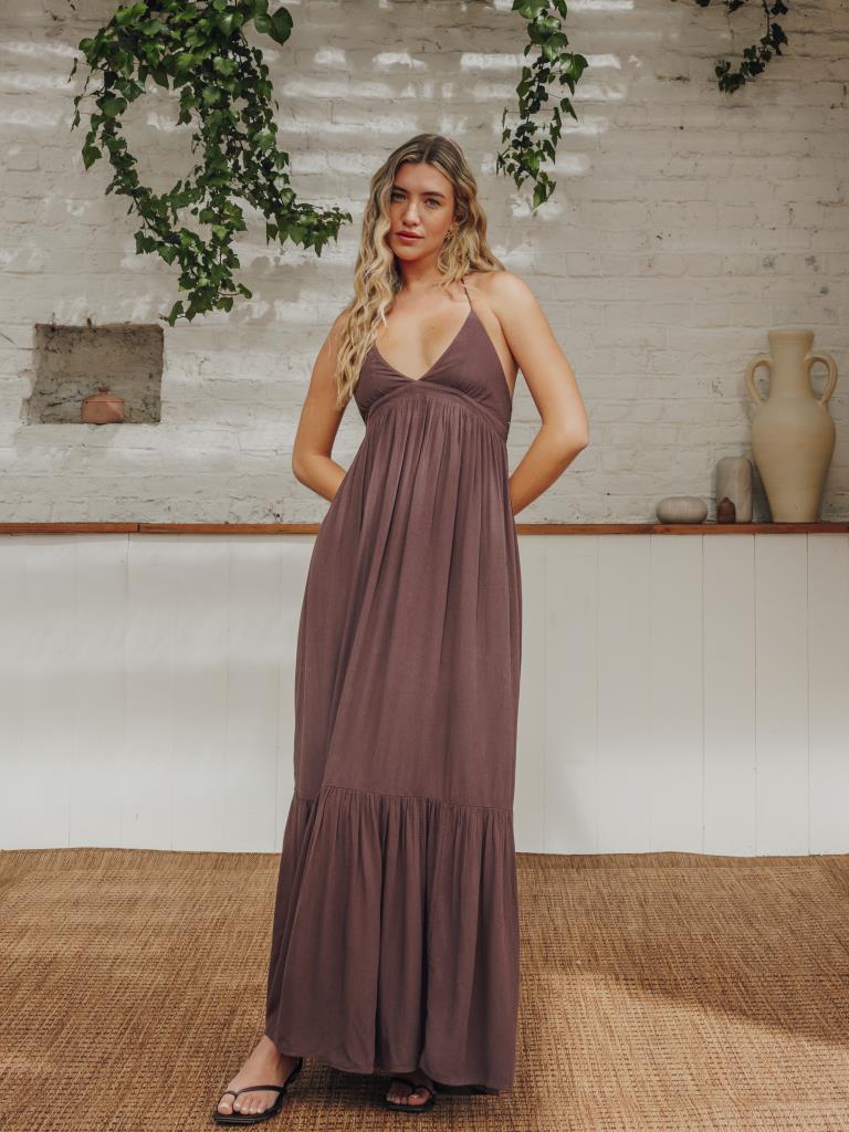 Robe longue évasée avec volant et bretelles fines