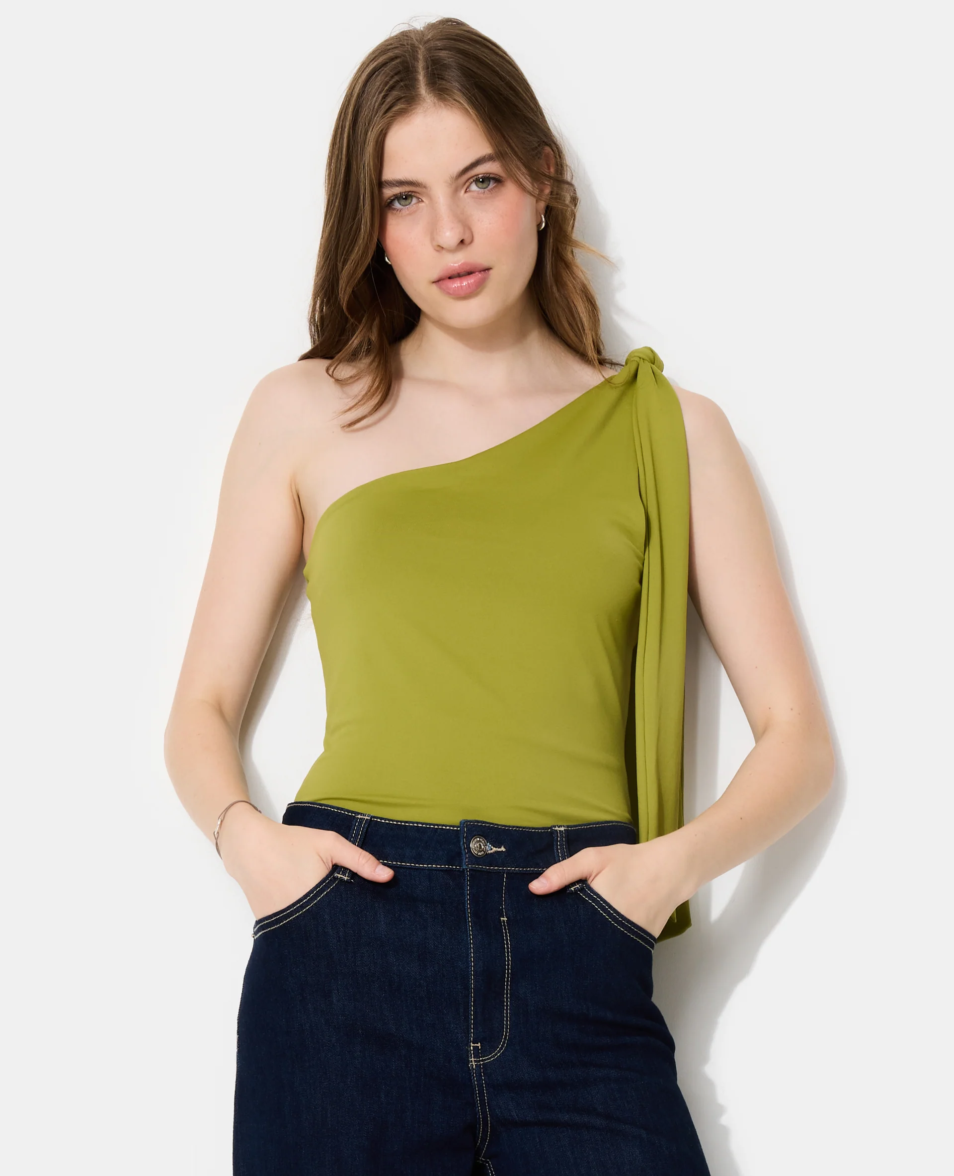 Top asymétrique avec nœud sur épaule