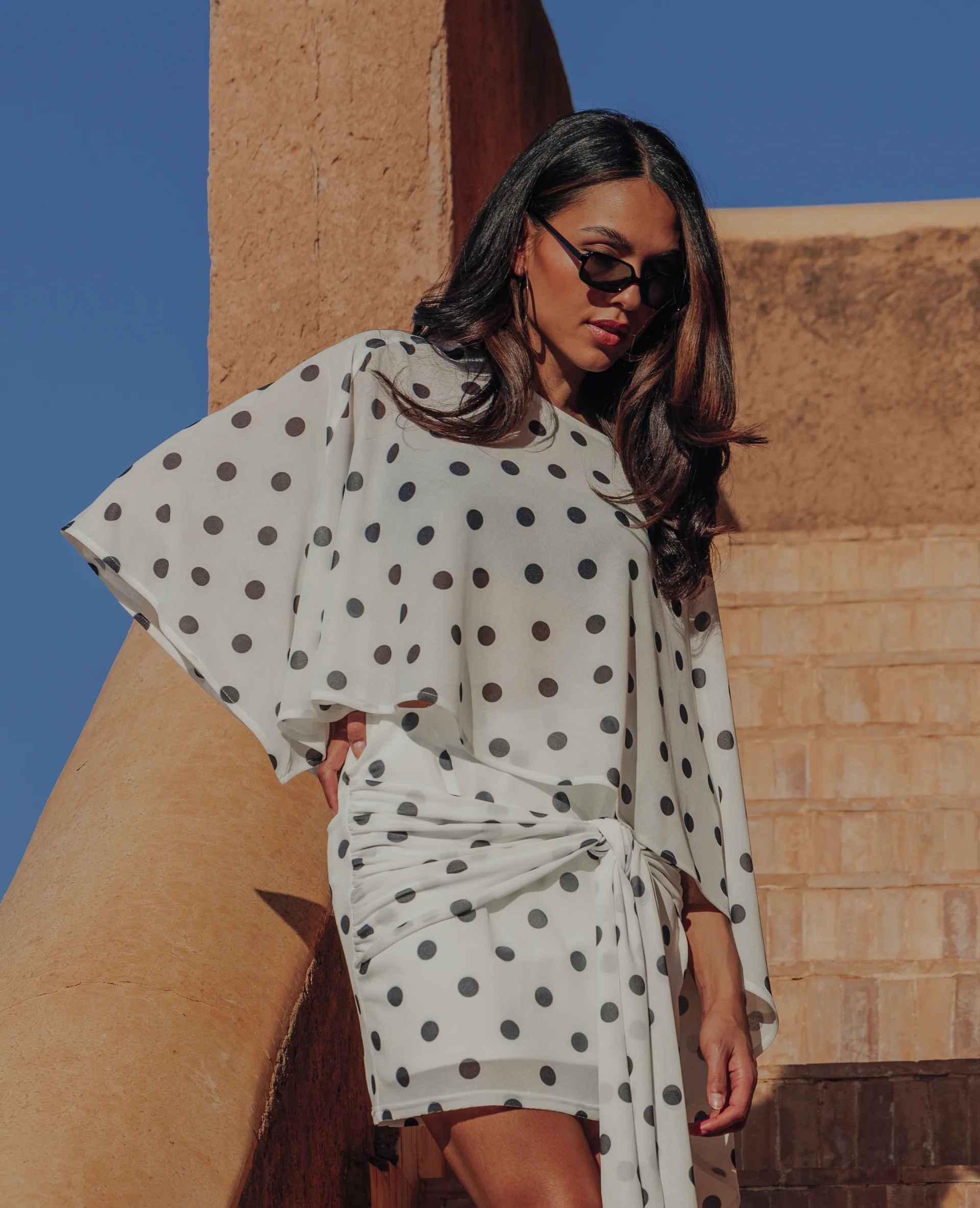 Top cape asymétrique en voile motif pois